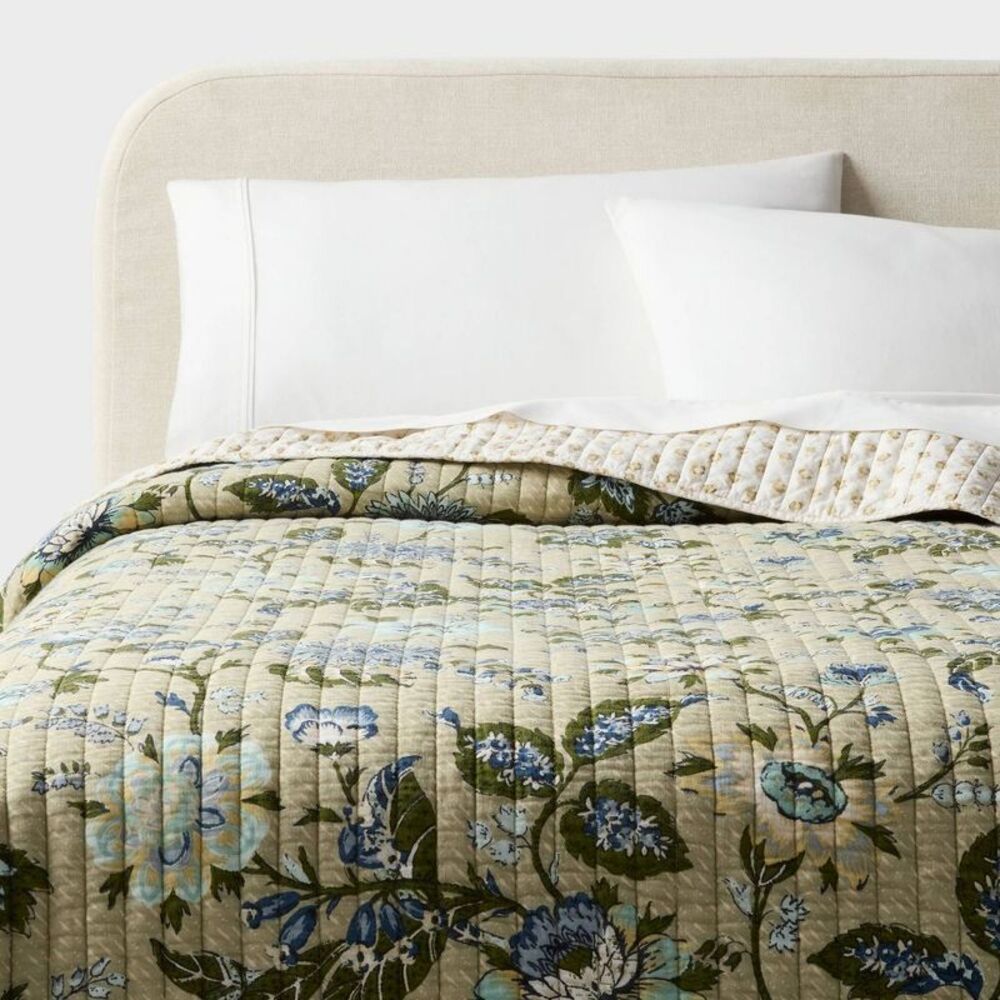 Full/Queen Large Scale Printed Floral Gauze Reversible Quilt Green - Threshold